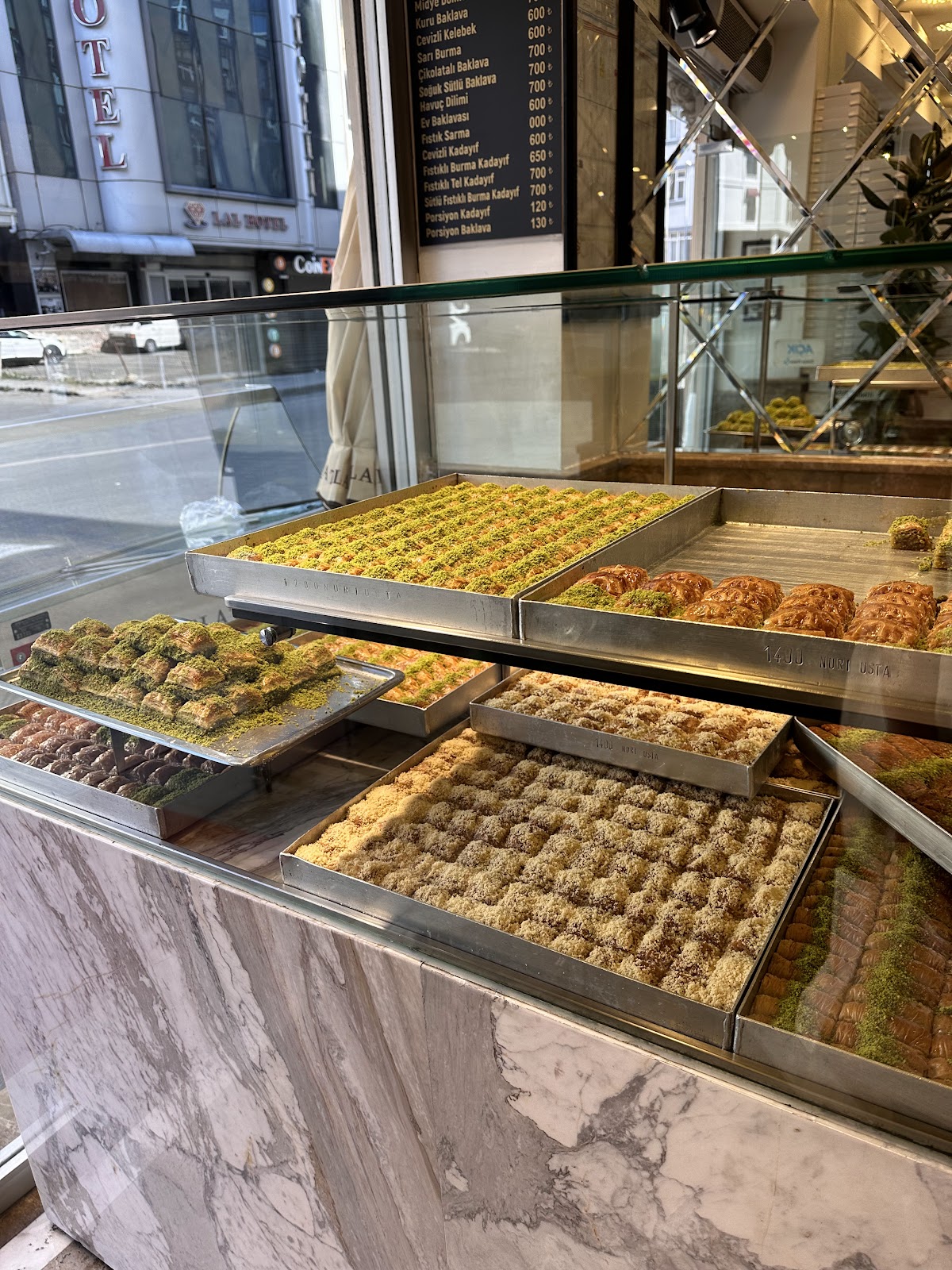 Nuri Usta Burma Kadayıf & Baklava galeri fotoğrafı 3