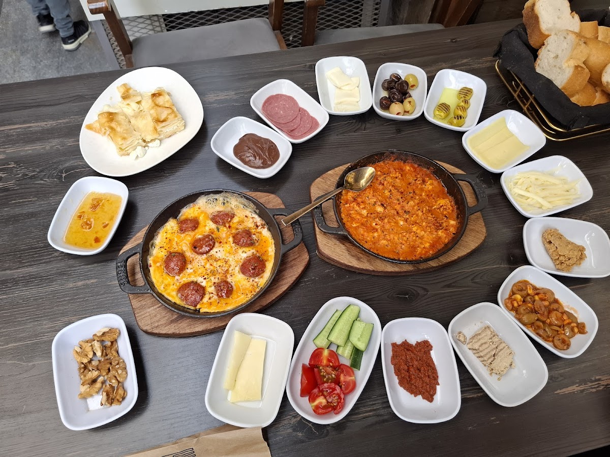 Serpmece Çarşı Kahvaltı & Tatlı